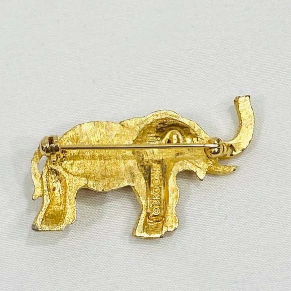 Vintage Brooks Elephant Brooch w/Faux Carnelian Circa 1960s or Earlier - Picture 3 of 4